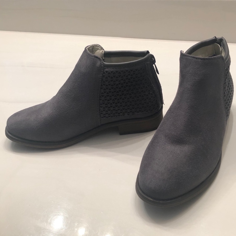 Women’s size 6 gray booties new never worn